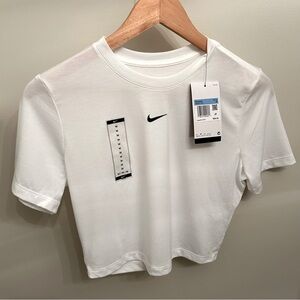Nike Women’s Slim Fit Crop T-shirt